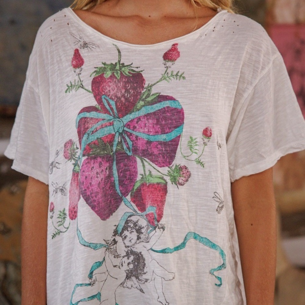 Magnolia Pearl SOLD OUT Strawberry Tee Shirt Floral Distressed Bohemian‎ NWT